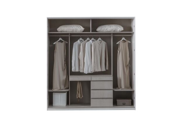 Mona Giyinme Dolabı