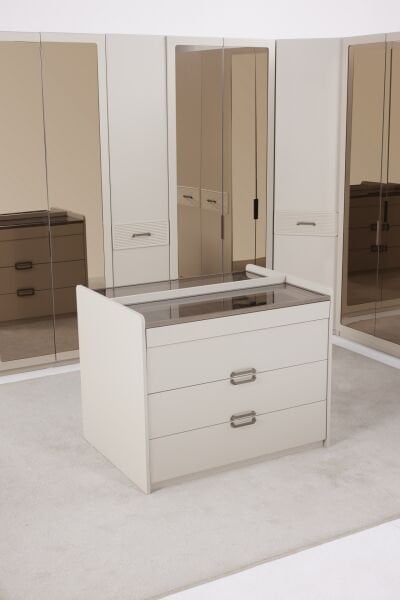 Nota Giyinme Dolabı