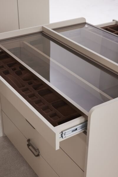 Nota Giyinme Dolabı