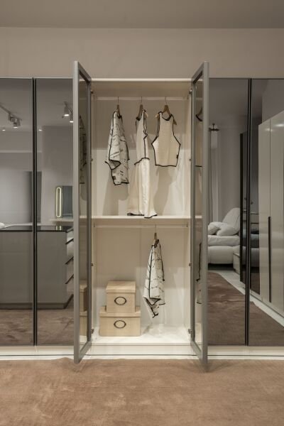 Vena Giyinme Dolabı