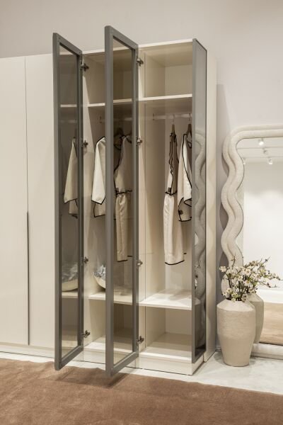 Vena Giyinme Dolabı