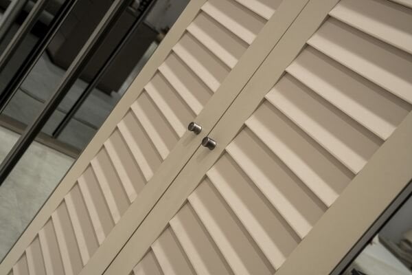 Como Giyinme Dolabı